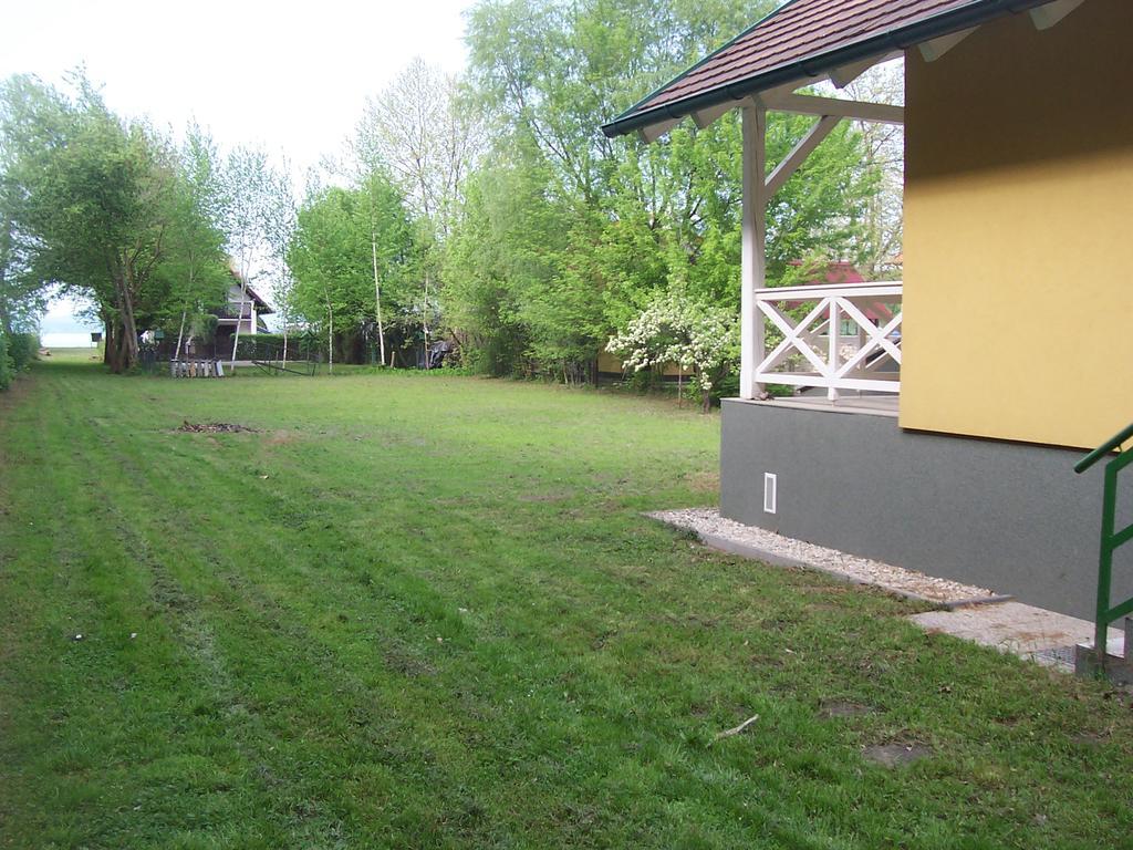 Villa Rozmaring Haz Balatonlelle Exterior foto